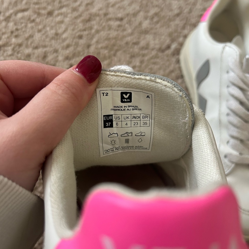 Veja V12 White with pink and grey sneakers - Picture 4 of 4
